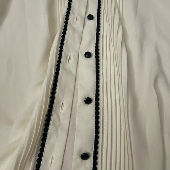 🤍🖤 Forever 21 White Blouse - Picture 7 of 8